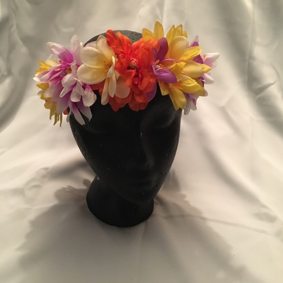 Floral crown - Picture 2 of 3